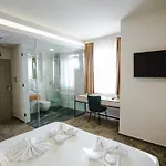 Ξενοδοχείο Nest 4*